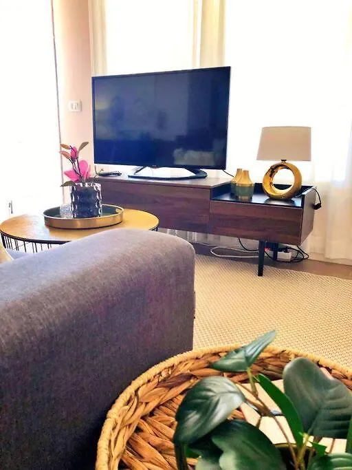 Oasis De Tranquilidad Y Estilo En Los Cristianos De Membrillo Suites