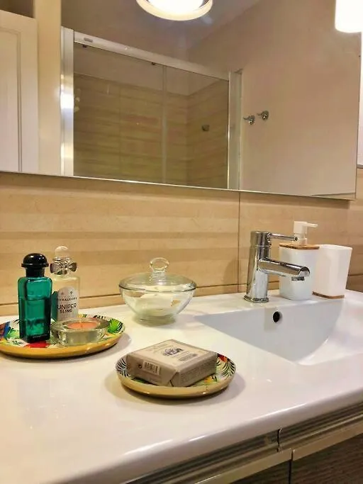 Oasis De Tranquilidad Y Estilo En Los Cristianos De Membrillo Suites Los Cristianos (Tenerife)