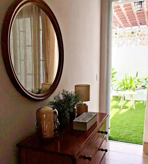 Oasis De Tranquilidad Y Estilo En Los Cristianos De Membrillo Suites Los Cristianos (Tenerife)